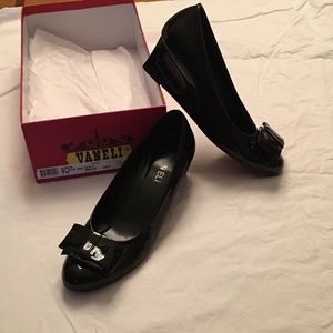 Black patent van Eli wedges